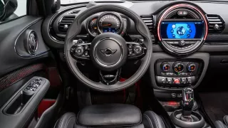 MINI Clubman 2019 - interiér 5