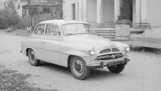 Škoda 440 měla postavit Československo zpátky na kola. Byla drahá a museli jste si ji zasloužit