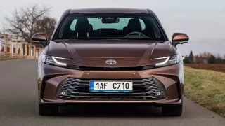 Nejspolehlivější nové auto i ojetina. Toyota sbírá jedno ocenění za druhým
