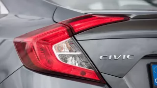 Nová Honda Civic je pořád originální, ale už víc u