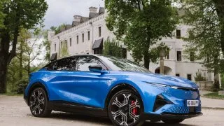 Alpine A390