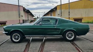 Ford Mustang a Chevrolet Corvette