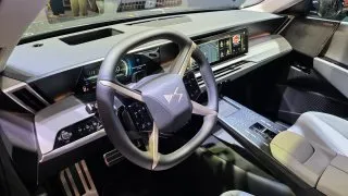DS na autoslaonu v Paříži