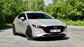 Je spolehlivá a obyčejná. Přesně proto Mazda 3 HB vládne tomu světu, který je stále ještě v pořádku