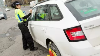 Měšťáci nechávají odtáhnout špatně parkující auta v zónách jen na udání občanů. A mají dost práce