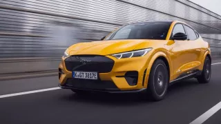 Nejrychlejší elektrická SUV svým zrychlením zahanbí i supersporty. Tady je pět nejlepších