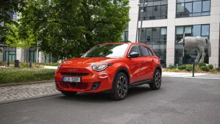 Když ti nestačí 500, kup si 600. Větší městský Fiat je ikona, která nestárne