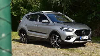 Test: Základní verzi MG ZS s atmosférickým motorem nic nechybí. V mnohém překonává dražší provedení