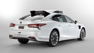 Autonomní vůz TRI-P4 Lexus