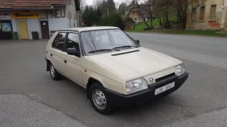 Důchodce prodává ojetou Škodu Favorit za 399 tisíc. Tvrdí, že si svou cenu obhájí