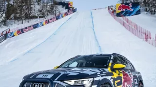 Audi e-tron na sjezdovce Streif 7