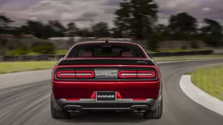 Dodge Challenger Hellcat s paketem Widebody 13