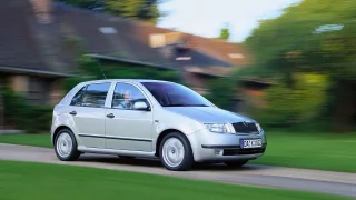 Levné ojetiny do 30 tisíc korun: Za pár šupů koupíte Fabii, Focus, Sandero, 206 nebo třeba mercedes