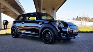 Cooper SE je první čistě elektrické Mini. Nabídne motokárové řízení, ikonický vzhled i kola Corona