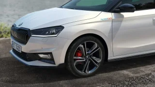Nejrychlejší a nejdražší Škoda Fabia všech dob začíná od 700 tisíc. Má 177 koní a jezdí až 228 km/h