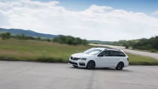 Nová Škoda Octavia RS 245 v pohybu. 3