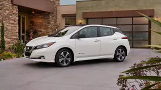 Nový Nissan Leaf je tu. Vypadá dobře a ujede 380 k