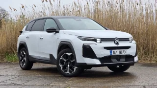 Posílený plug-in novému Citroënu C5 Aircross sedí, získá si vás dojezdem a pohodlím