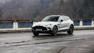 Aston Martin DBX S
