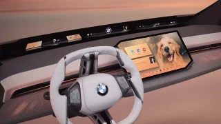 Čtyřramenný volant a nekonečně široký displej. BMW představilo nový Panoramic iDrive