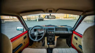 Renault 5 Turbo ve vzácné verzi Evolution. 35