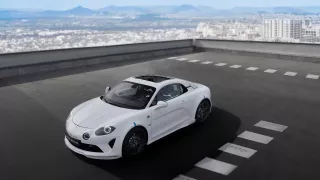 Legendární sporťák Alpine A110 dostal nečekaný pohon. Naživo se ukázal tento víkend na závodech F1