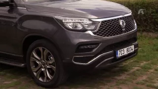 Porovnání SUV SsangYong Rexton a lodi AMT DC 210