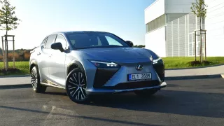 Nový elektrický Lexus je jedním z nejlépe zpracovaných aut současnosti. K majiteli je upřímný