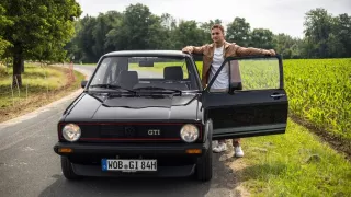 První Volkswagen Golf GTI je nehynoucí legendou. Jízdními vlastnostmi ale řidiče nenadchne