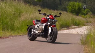 Recenze motocyklu Triumph Rocket 3