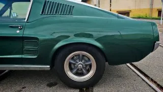 Ford Mustang a Chevrolet Corvette