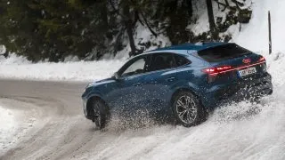 Audi Q3 je příjemné SUV na každý den. S pohonem všech kol si smlsne na zasněžené okresce