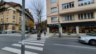 Za předjíždění na přechodu pro chodce hrozí vysoká pokuta a zákaz řízení. Existuje ale výjimka