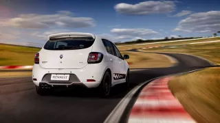 Dacia Sandero RS má dvoulitr, jede přes 200 - Obrá