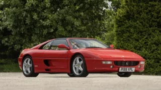 Ferrari F355 GTS po Jeremy Clarksonovi jde do aukce. Sám ho v minulosti neprodal, ale vysoutěžil