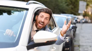 Proč se i z klidných lidí stávají agresivní řidiči? Jak řešit vztek za volantem?