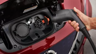 Nový Nissan Leaf je tu. Vypadá dobře a ujede 380 k