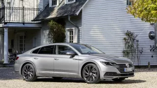 Volkswagen Arteon už si můžete koupit 7