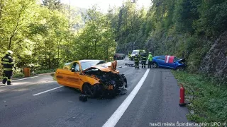 Nehoda Ford Mustang a Škoda Rapid