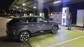 Hyundai Kona Electric cesta do Albánie na fotbal