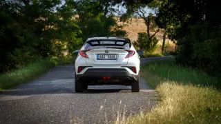 Toyota C-HR Hybrid 3 35