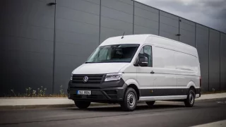 Volkswagen Crafter je moderní dodávka, s níž budete rozvážet balíky s radostí
