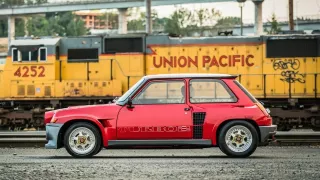 Renault 5 Turbo ve vzácné verzi Evolution. 10