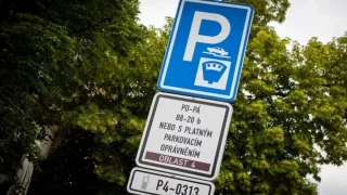 Praha už zná finální datum konce parkování elektromobilů zdarma. Během léta to ještě nebude