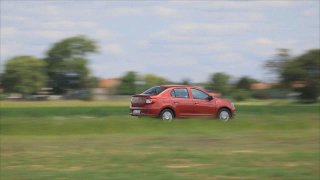 Ojetina za cenu dvou mobilů? Dacia Logan stojí 100 tisíc a vydrží vám pro další generaci