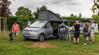 Volkswagen nově nabízí už čtvrtý hotel na čtyřech kolech. Vyzkoušeli jsme všechny jeho obytné vozy
