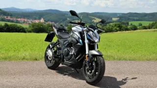 Test Voge 500R: Ideální motorka pro začátečníky, která potěší jízdními vlastnostmi a nízkou cenou