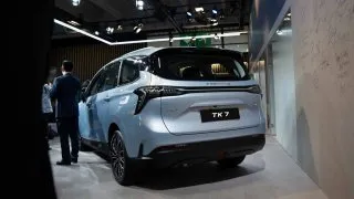 Forthing pařížský autosalon