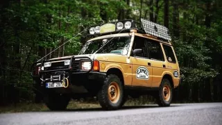 Off-roadovou legendu proslavil závod pro dobrodruhy. Land Rover Discovery z roku 1992 jezdí v Česku