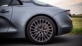 Kvůli krásným silnicím nemusíte procestovat půl Evropy. Stačí, když na mapě najdete Štrampouch